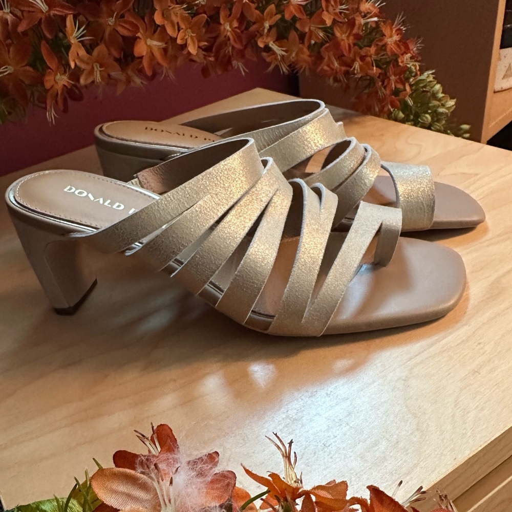 Donald J. Pliner Havanna Metallic Platino Strappy Heels 7.5